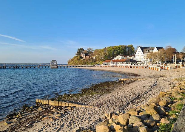 Strand Sandwig mit Seebrücke