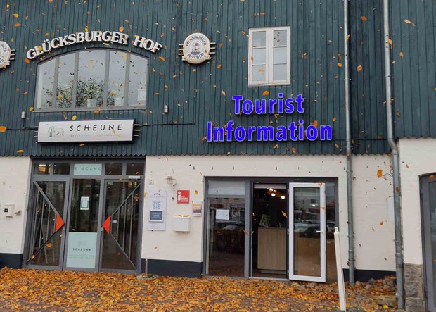 Außenansicht der Tourist-Information Glücksburg